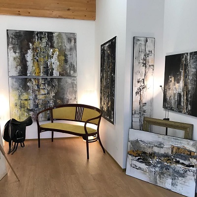 studio02 400x400
